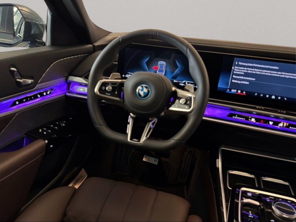 BMW Seria 7 750e xDrive M-Sport (3)
