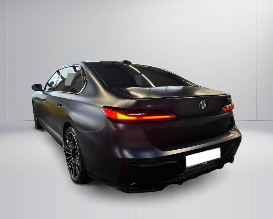 BMW Seria 7 750e xDrive (2)