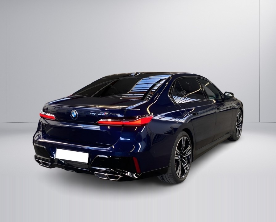 BMW Seria 7 M760e xDrive (3)