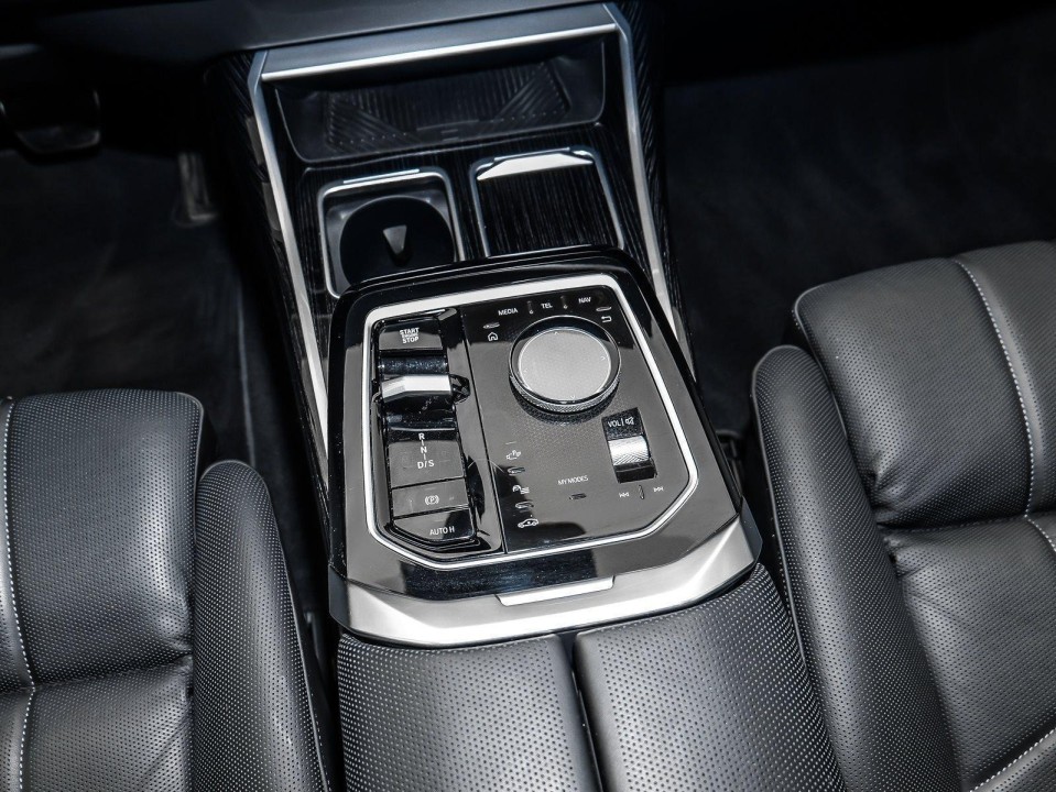 BMW Seria 7 750e xDrive - foto 12