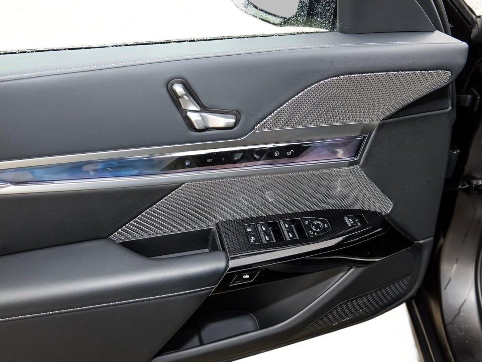 BMW Seria 7 750e xDrive - foto 20