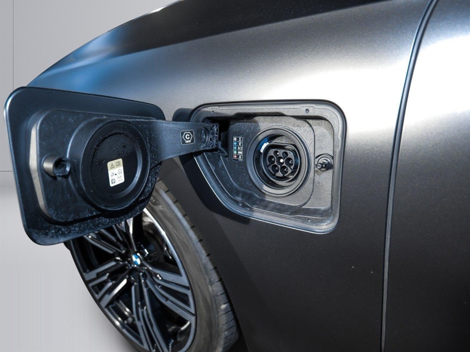 BMW Seria 7 750e xDrive - foto 25