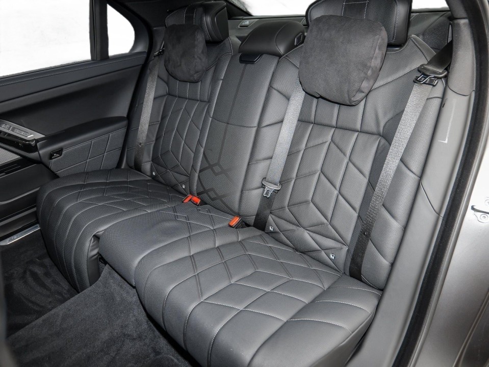 BMW Seria 7 750e xDrive - foto 17