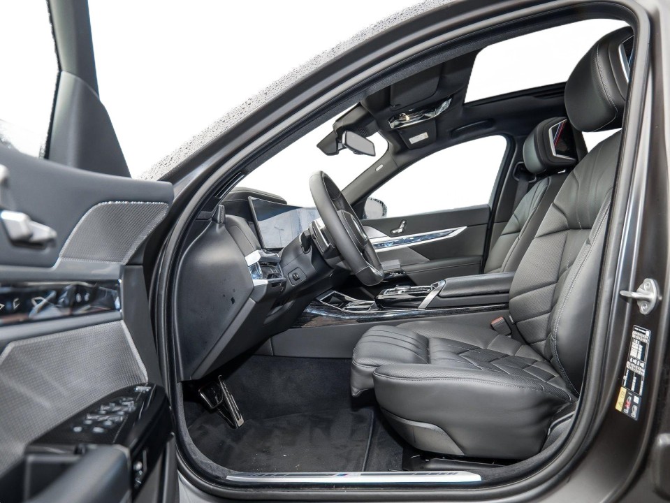 BMW Seria 7 750e xDrive - foto 11