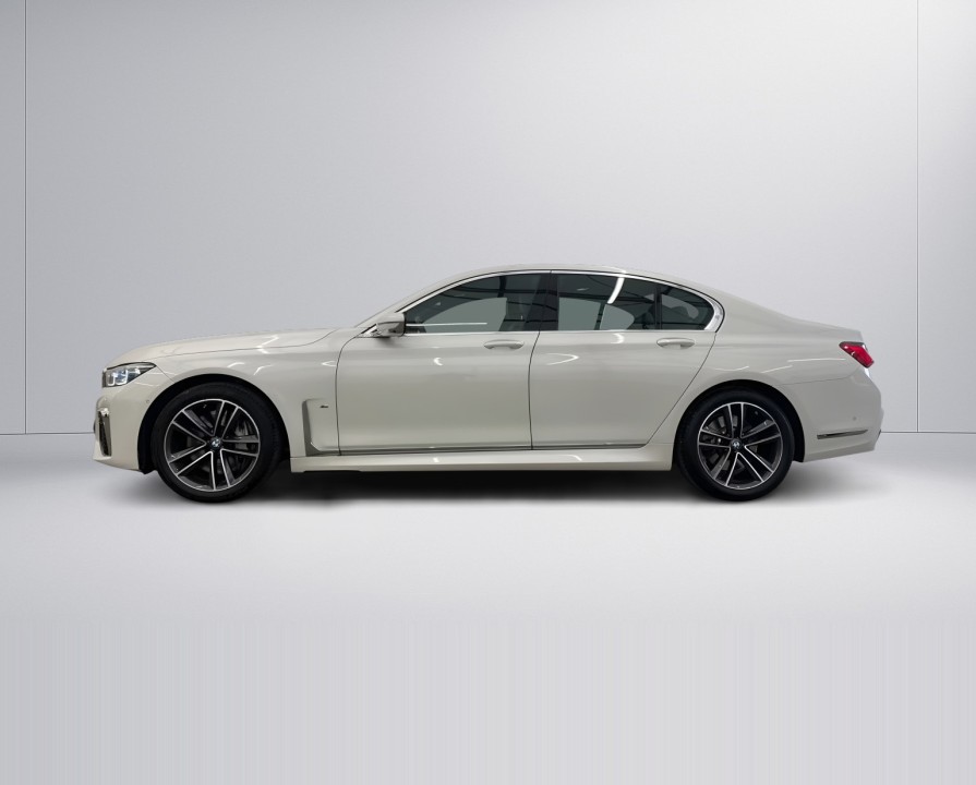 BMW Seria 7 740 xDrive M-Sport (2)