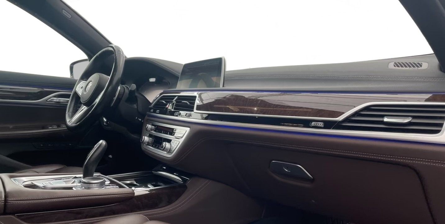 BMW Seria 7 740 xDrive M-Sport - foto 7