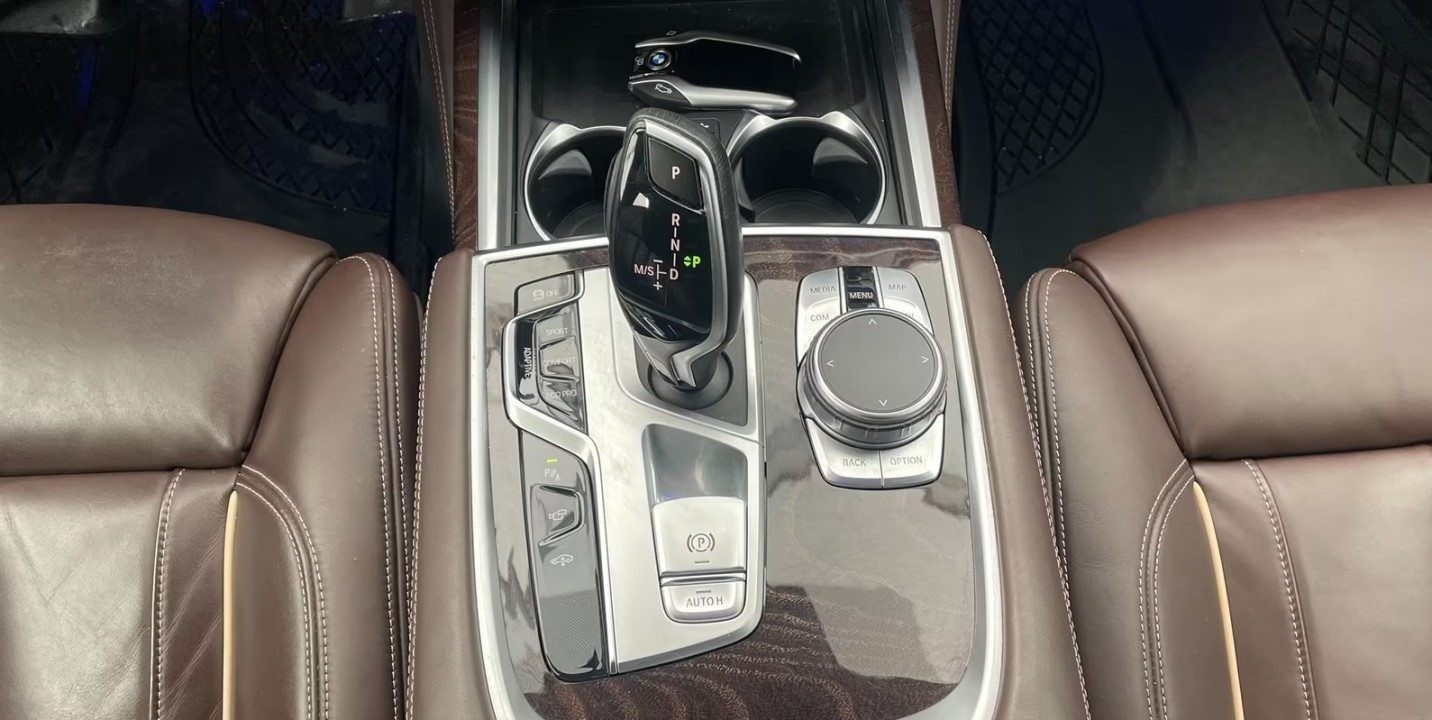 BMW Seria 7 740 xDrive M-Sport - foto 8