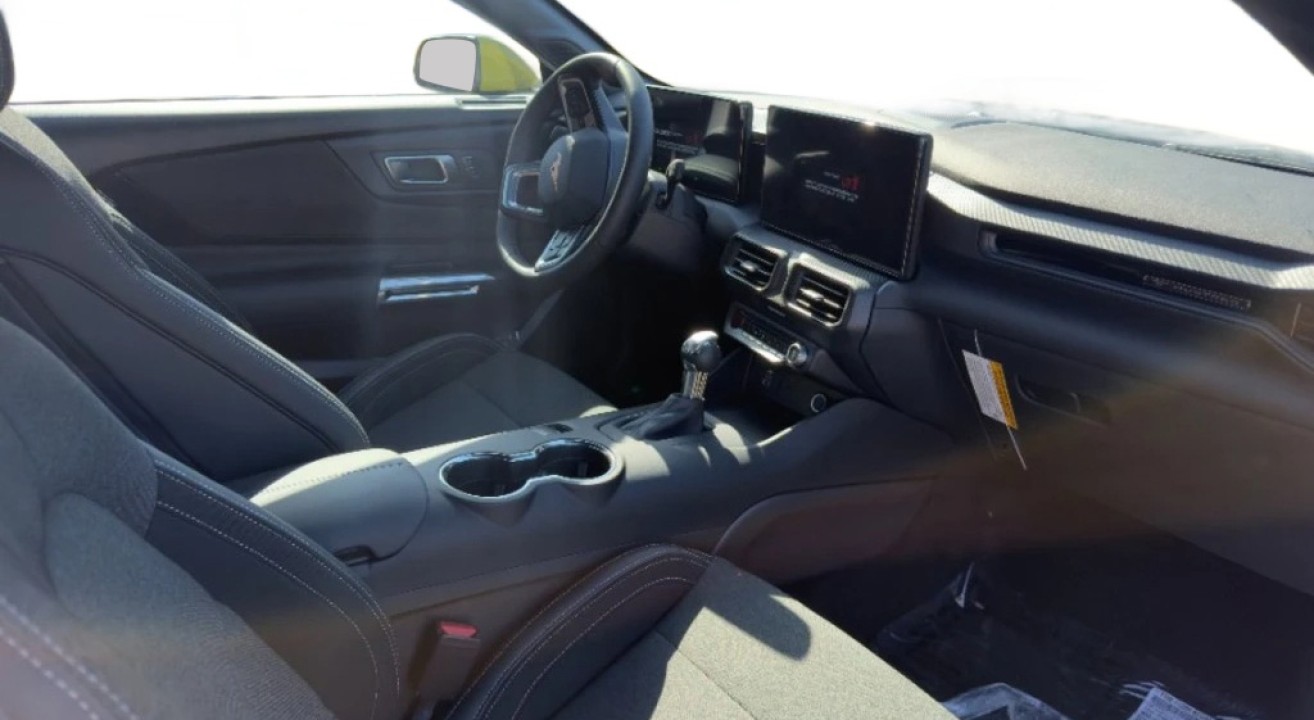 Ford Mustang - foto 8