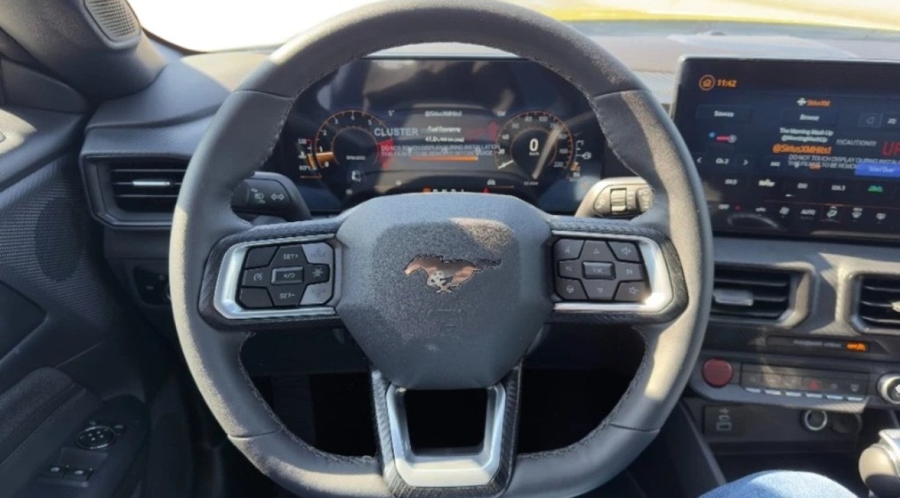 Ford Mustang - foto 9