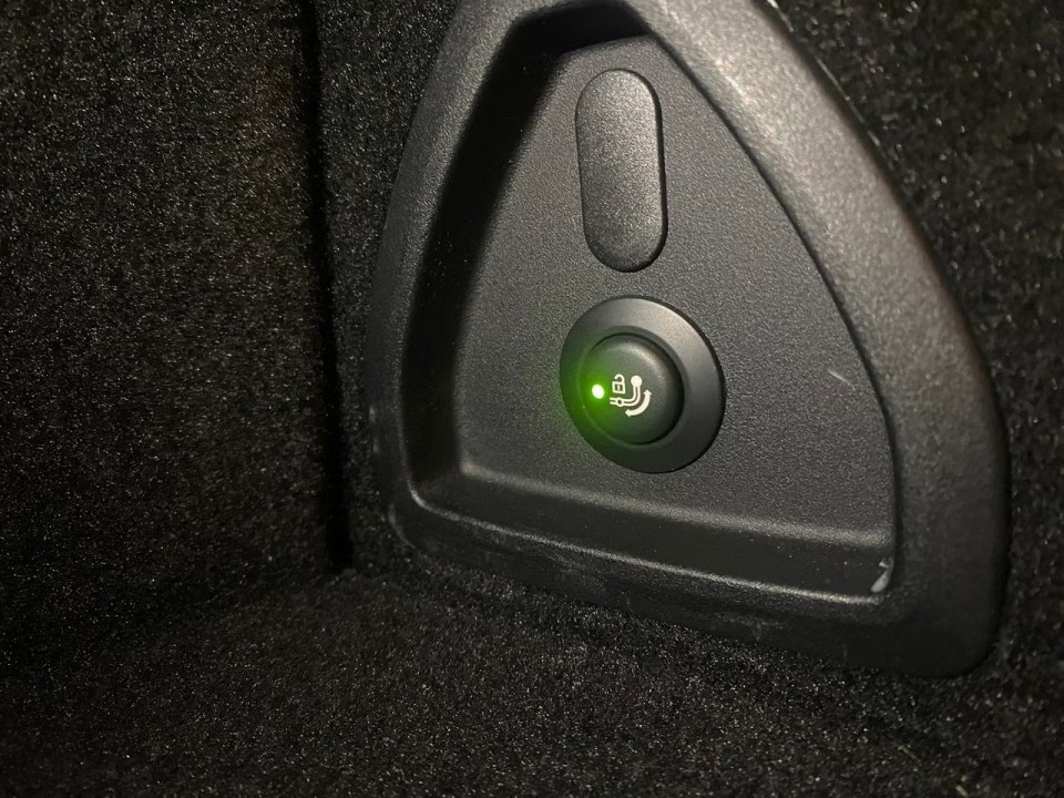 BMW Seria 3 330e M-Sport - foto 9