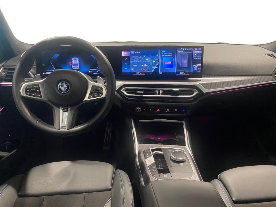 BMW Seria 3 330e M-Sport (4)