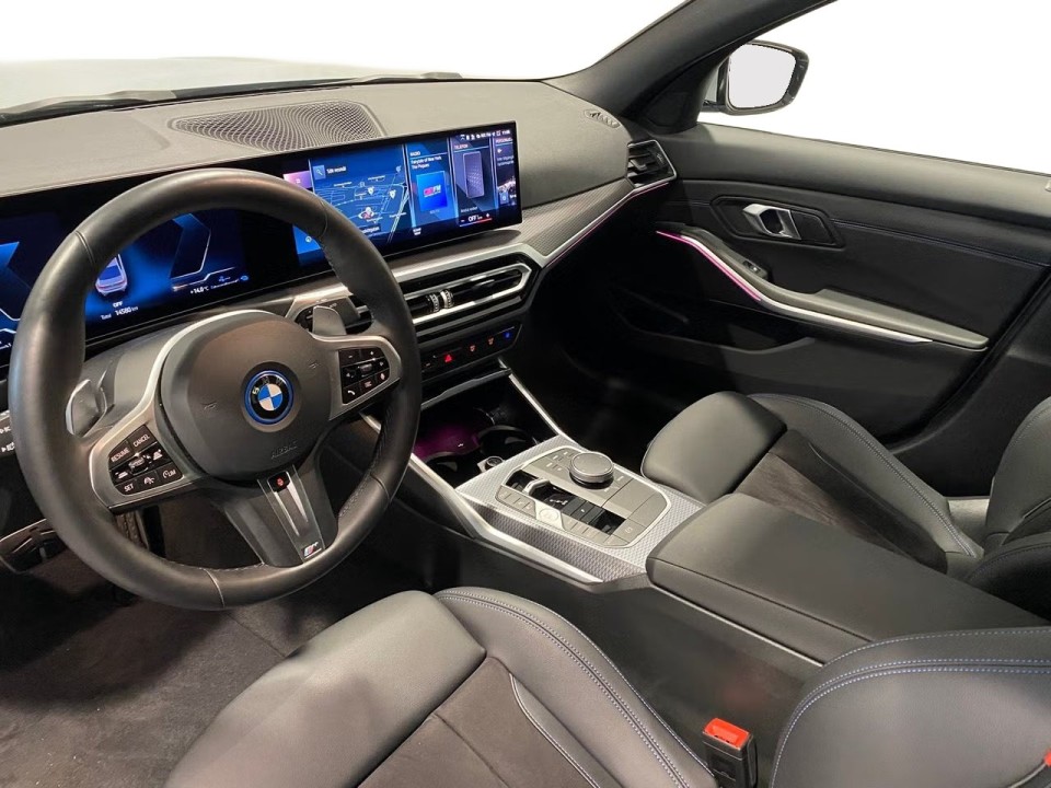 BMW Seria 3 330e M-Sport (5)