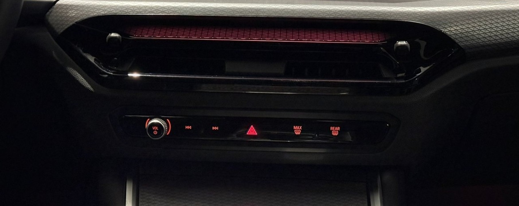 BMW Seria 3 330e xDrive M-Sport - foto 13