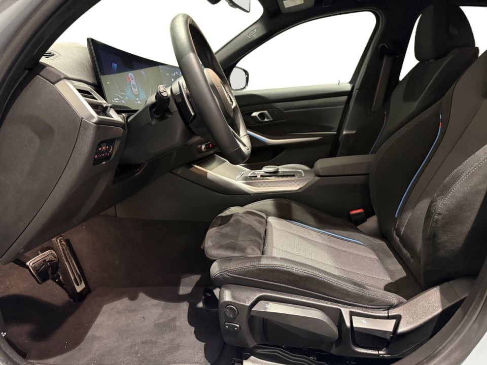 BMW Seria 3 330e xDrive M-Sport (5)