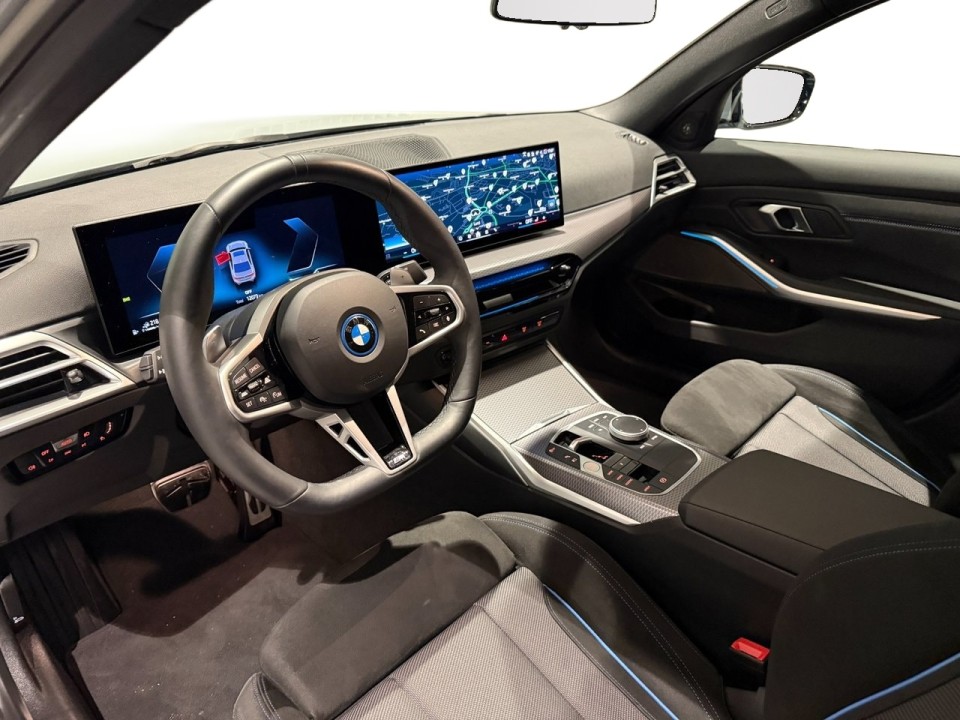 BMW Seria 3 330e xDrive M-Sport - foto 9