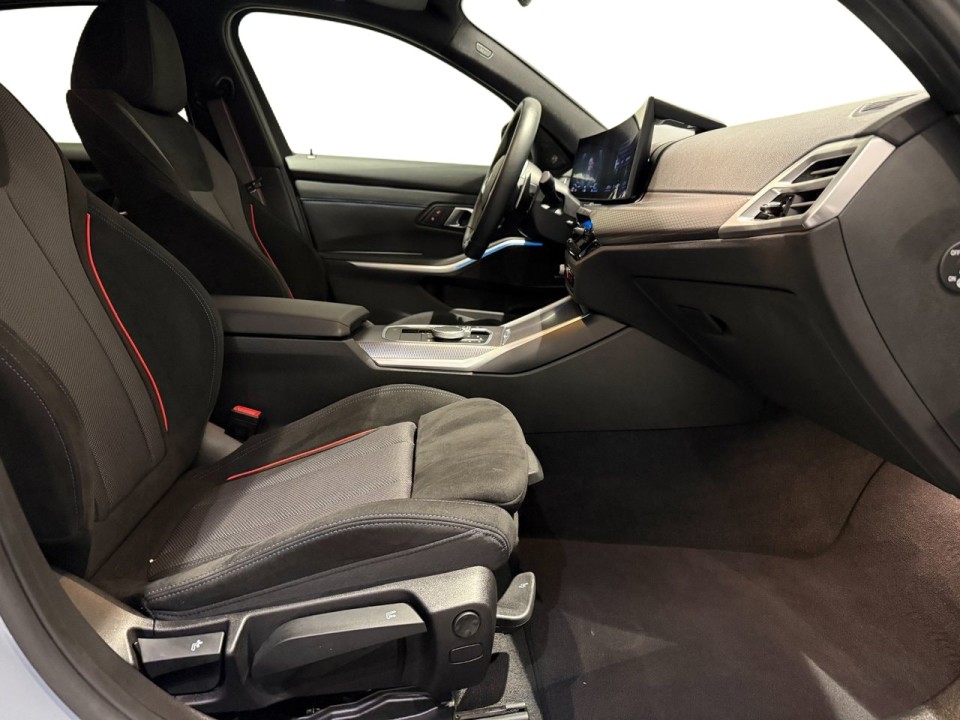 BMW Seria 3 330e xDrive M-Sport - foto 8