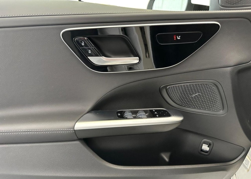 Mercedes-Benz C 300 - foto 11