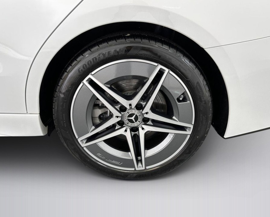 Mercedes-Benz C 300 - foto 14