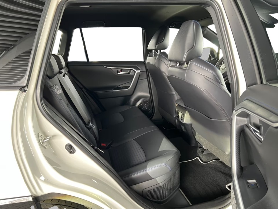Toyota RAV4 - foto 11