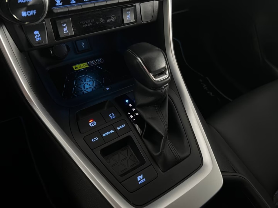 Toyota RAV4 - foto 18