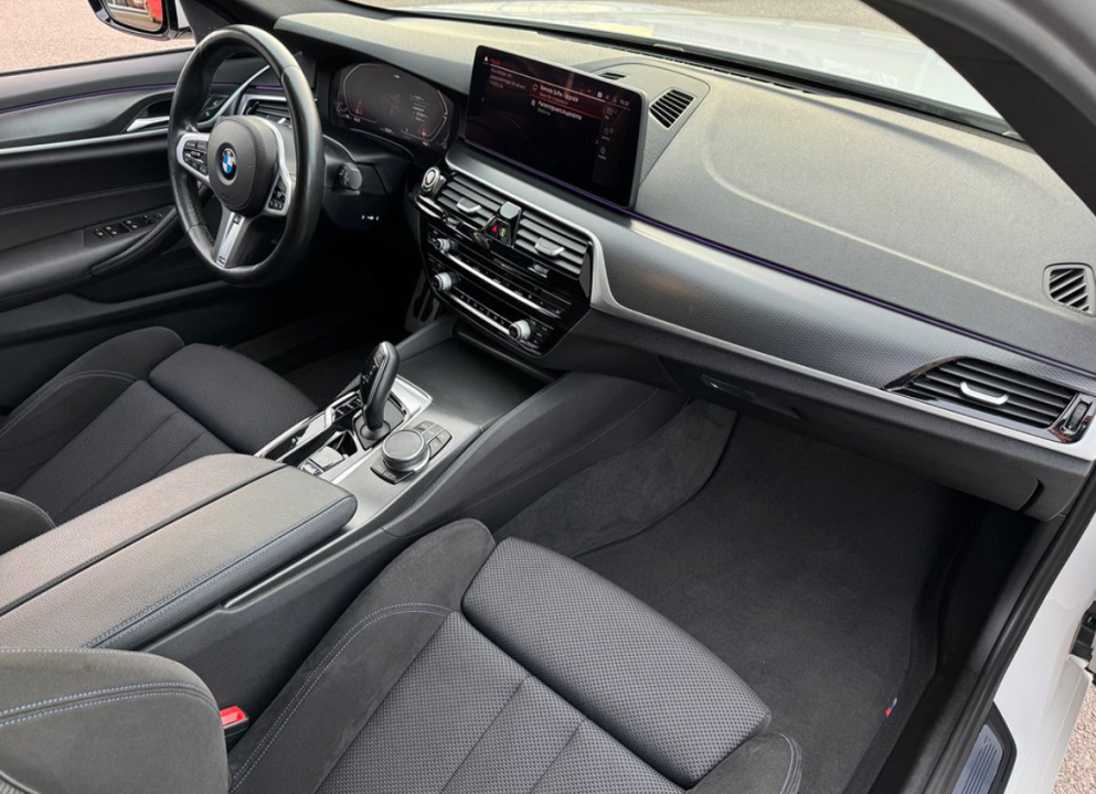 BMW Seria 5 520d Touring xDrive M-Sport - foto 12