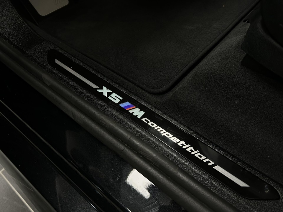 BMW X5 M Competition - foto 38