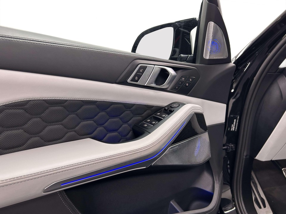 BMW X5 M Competition - foto 29