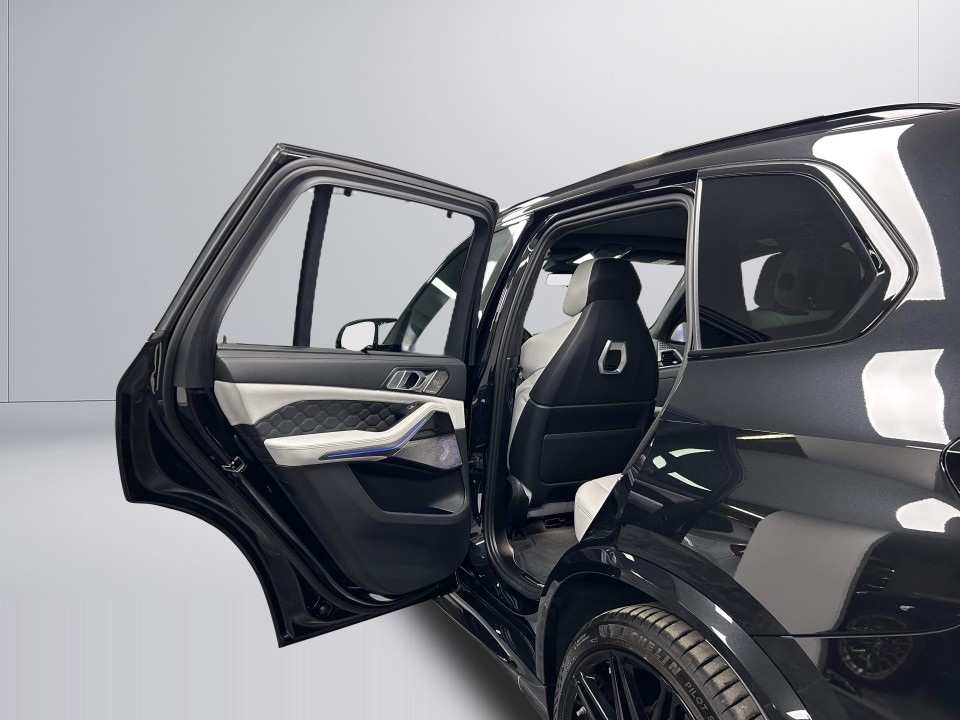 BMW X5 M Competition - foto 32