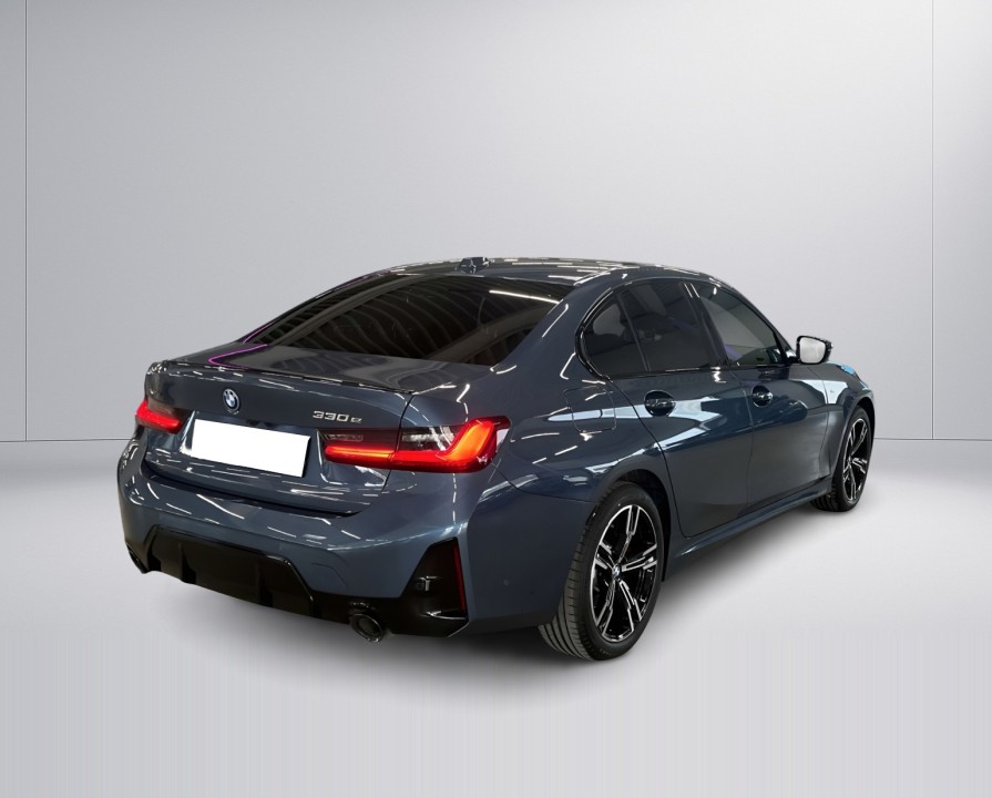 BMW Seria 3 330e xDrive (4)