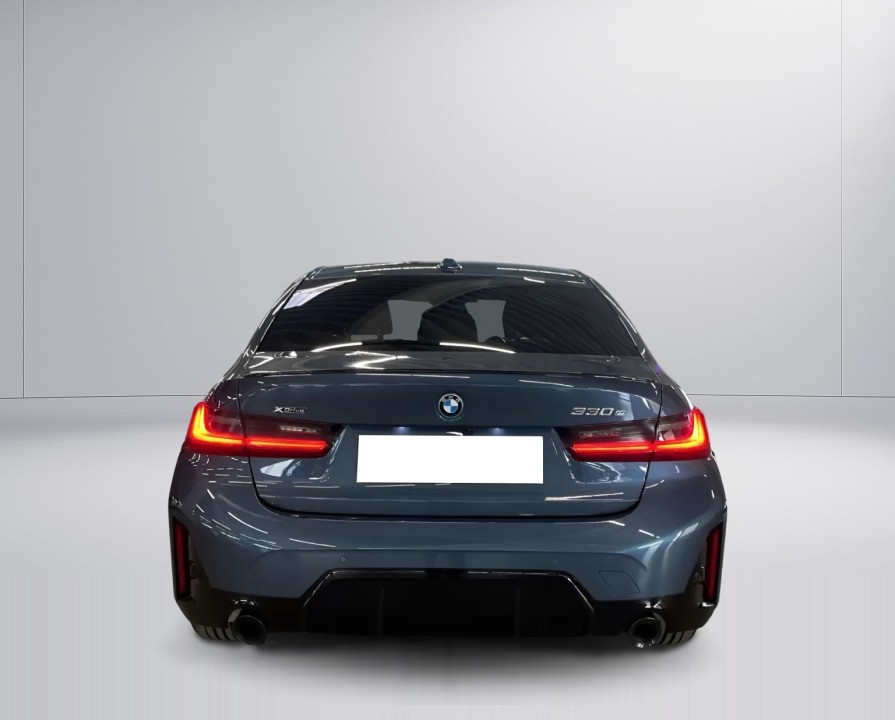 BMW Seria 3 330e xDrive (5)