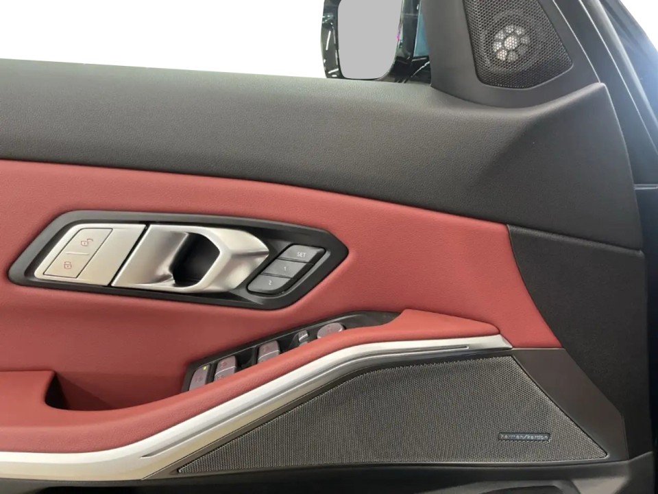 BMW Seria 3 330e xDrive - foto 16