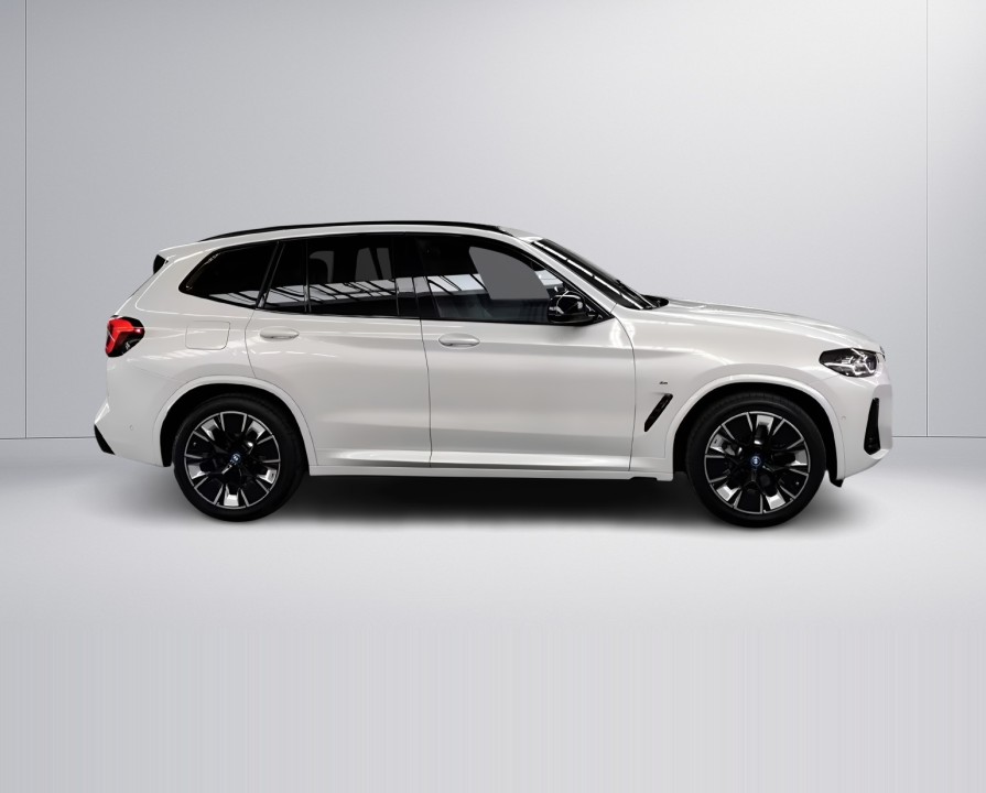 BMW iX3 (2)