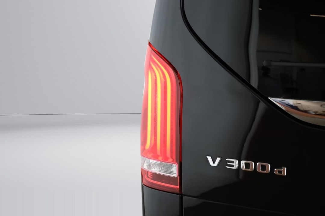 Mercedes-Benz V 300d 4MATIC Extralong Avantgarde - foto 25