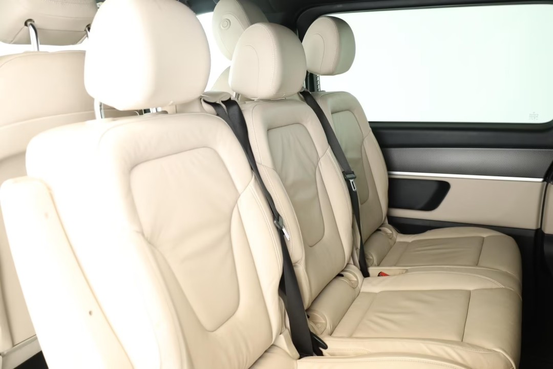 Mercedes-Benz V 300d 4MATIC Extralong Avantgarde - foto 17