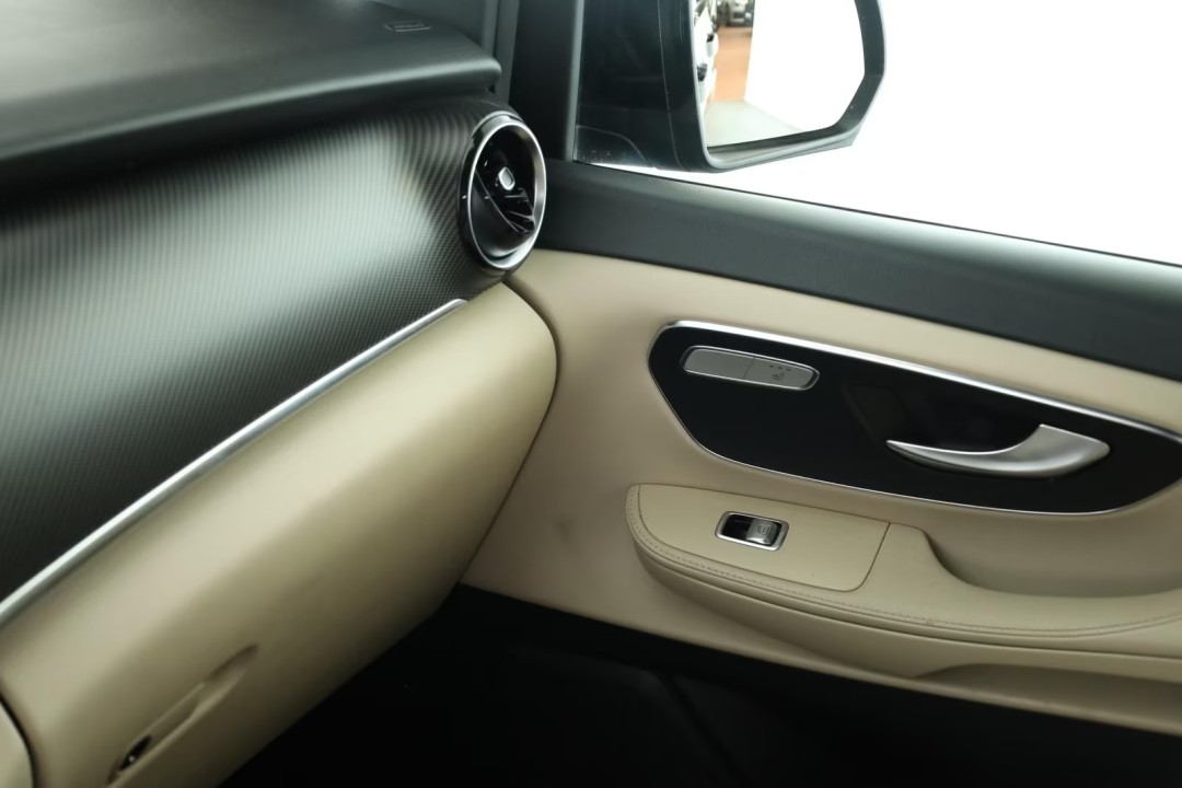 Mercedes-Benz V 300d 4MATIC Extralong Avantgarde - foto 19