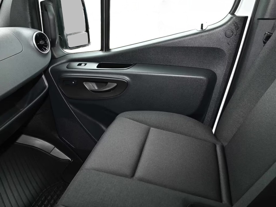 Mercedes-Benz Sprinter 317 CDI L2H2 (4)