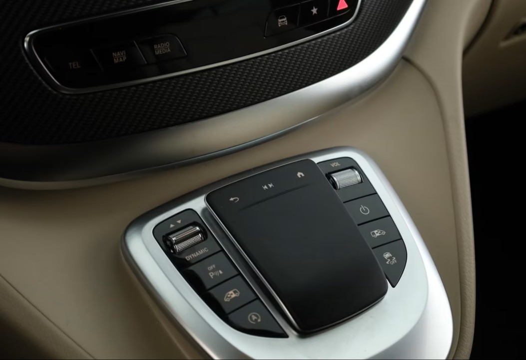 Mercedes-Benz V 300d 4MATIC Extralong Avantgarde - foto 17