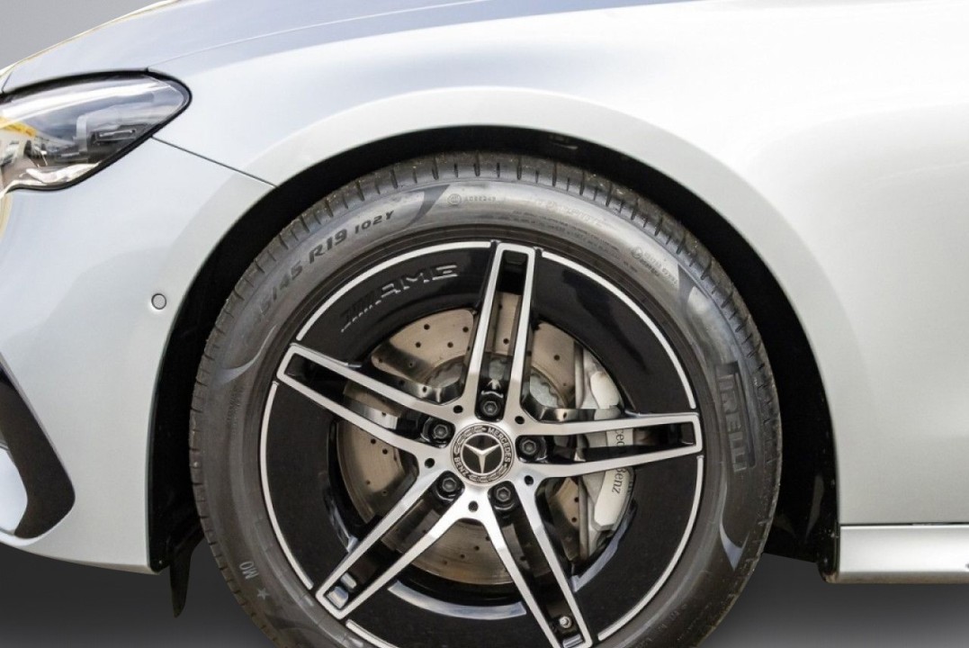 Mercedes-Benz E 220d 4MATIC AMG Line - foto 12