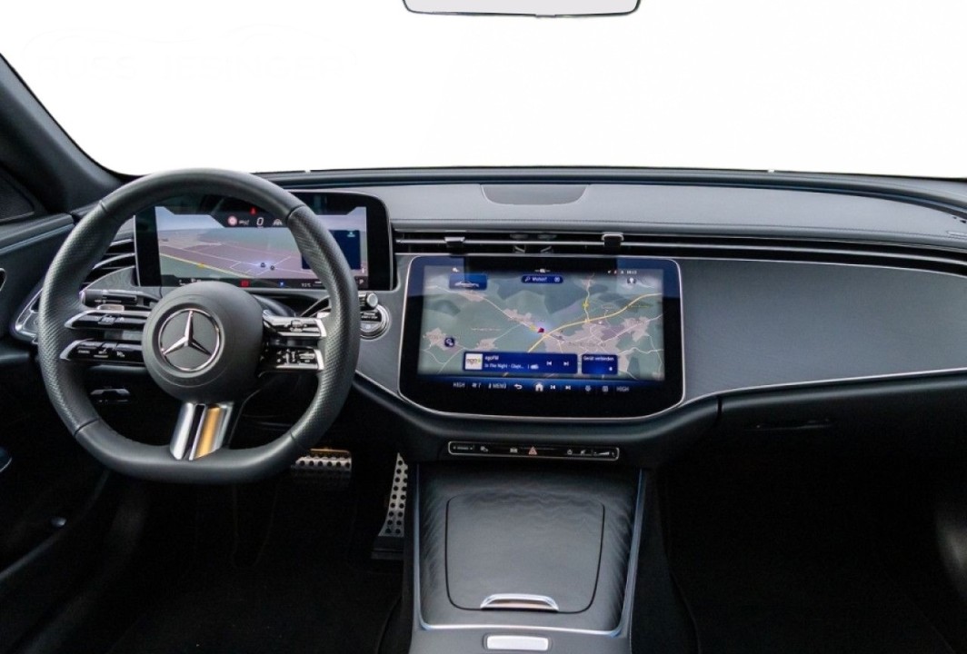 Mercedes-Benz E 220d 4MATIC AMG Line - foto 8