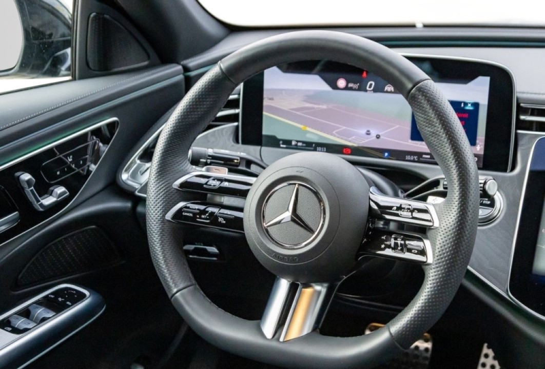 Mercedes-Benz E 220d 4MATIC AMG Line - foto 9