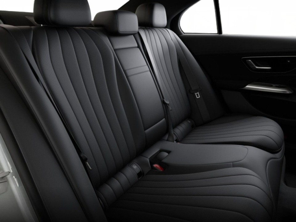 Mercedes-Benz E 220d 4MATIC AMG Line - foto 17