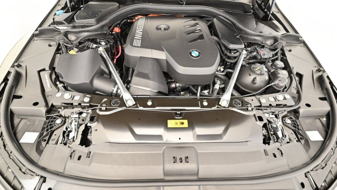 BMW Seria 5 550e xDrive - foto 14