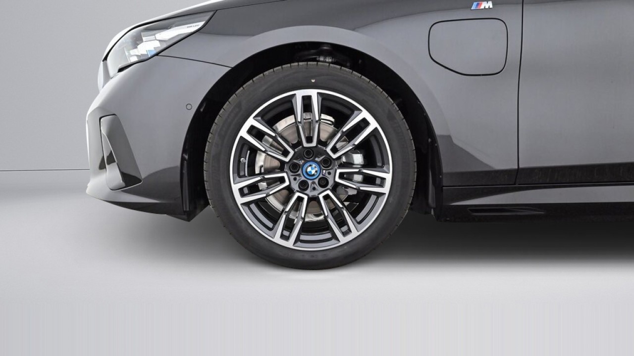 BMW Seria 5 550e xDrive - foto 15