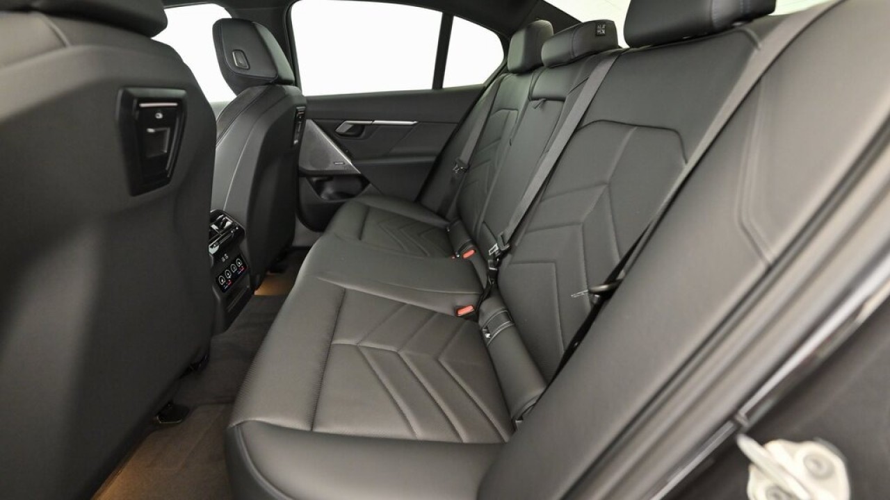 BMW Seria 5 550e xDrive - foto 12