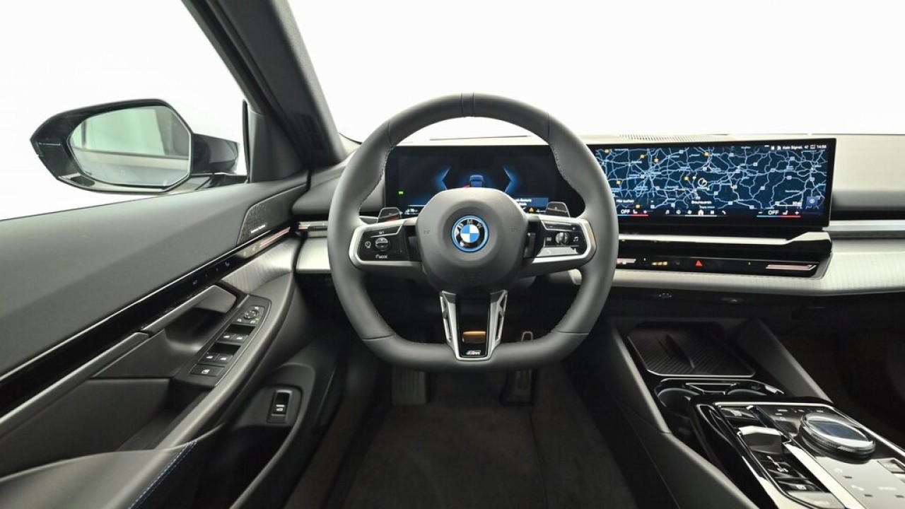 BMW Seria 5 550e xDrive - foto 8