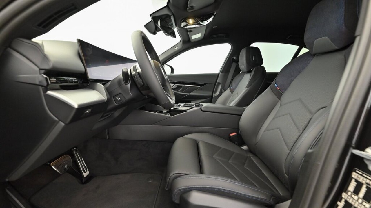 BMW Seria 5 550e xDrive - foto 9