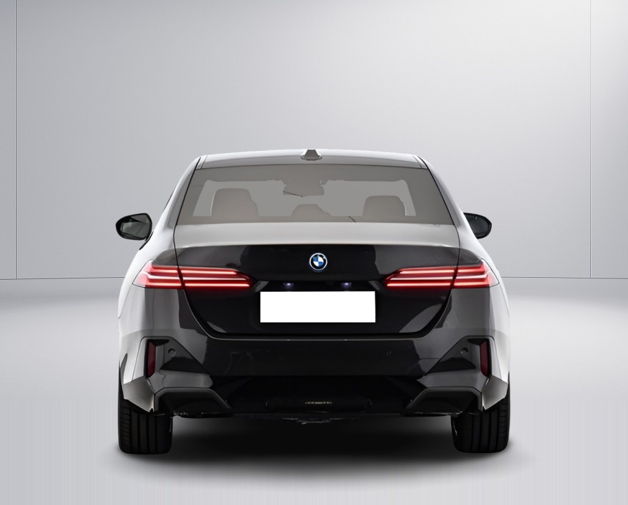 BMW Seria 5 550e xDrive (4)