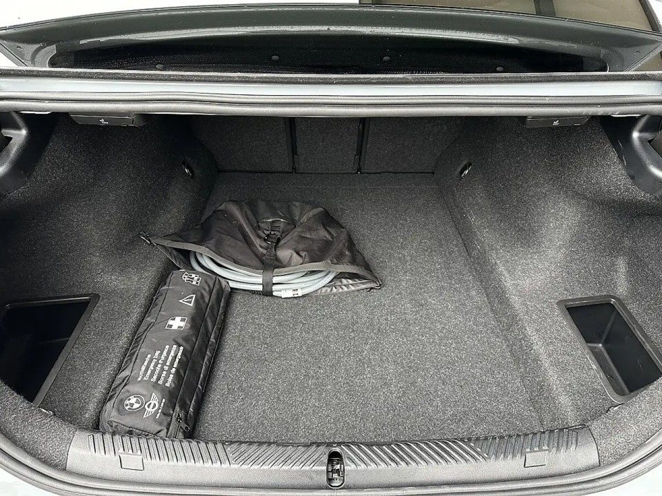 BMW Seria 5 530e xDrive M-Sport - foto 13