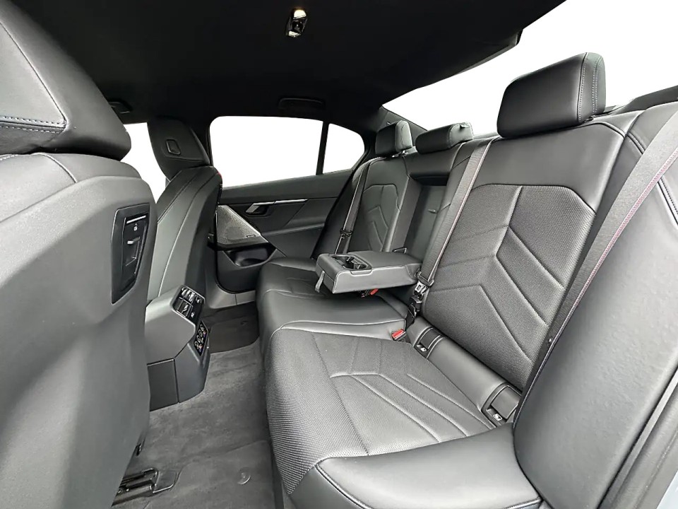 BMW Seria 5 530e xDrive M-Sport - foto 10