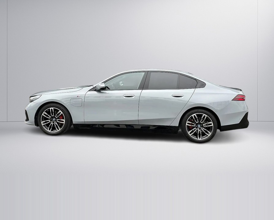 BMW Seria 5 530e xDrive M-Sport (3)